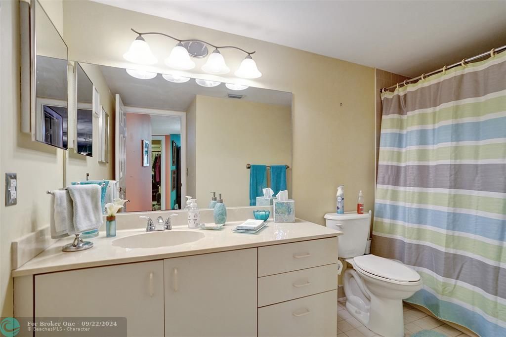 For Sale: $269,900 (2 beds, 2 baths, 1370 Square Feet)