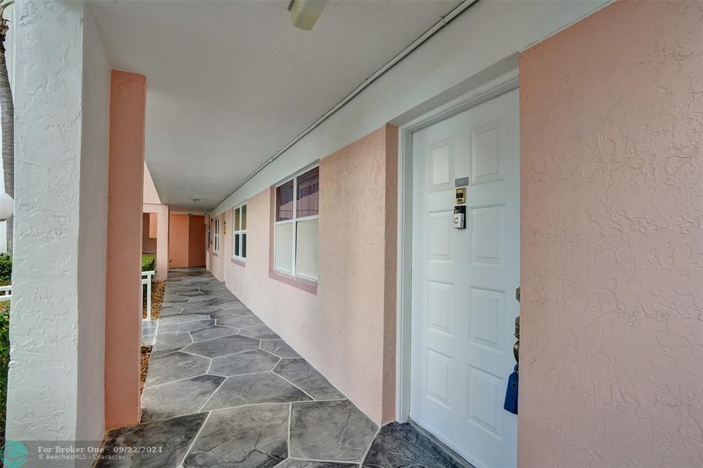 For Sale: $269,900 (2 beds, 2 baths, 1370 Square Feet)