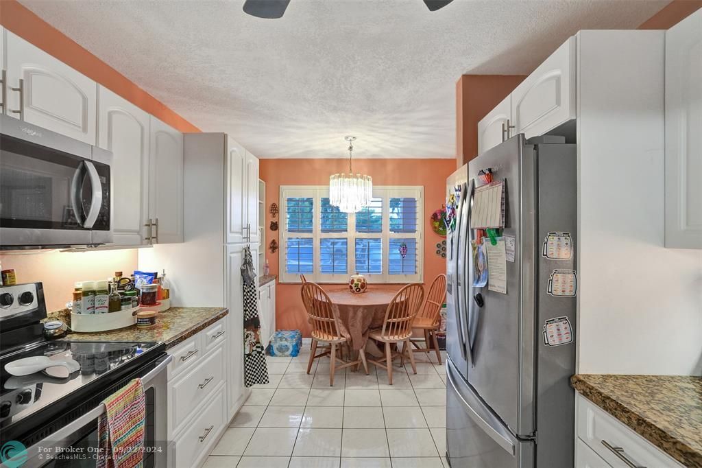 For Sale: $269,900 (2 beds, 2 baths, 1370 Square Feet)