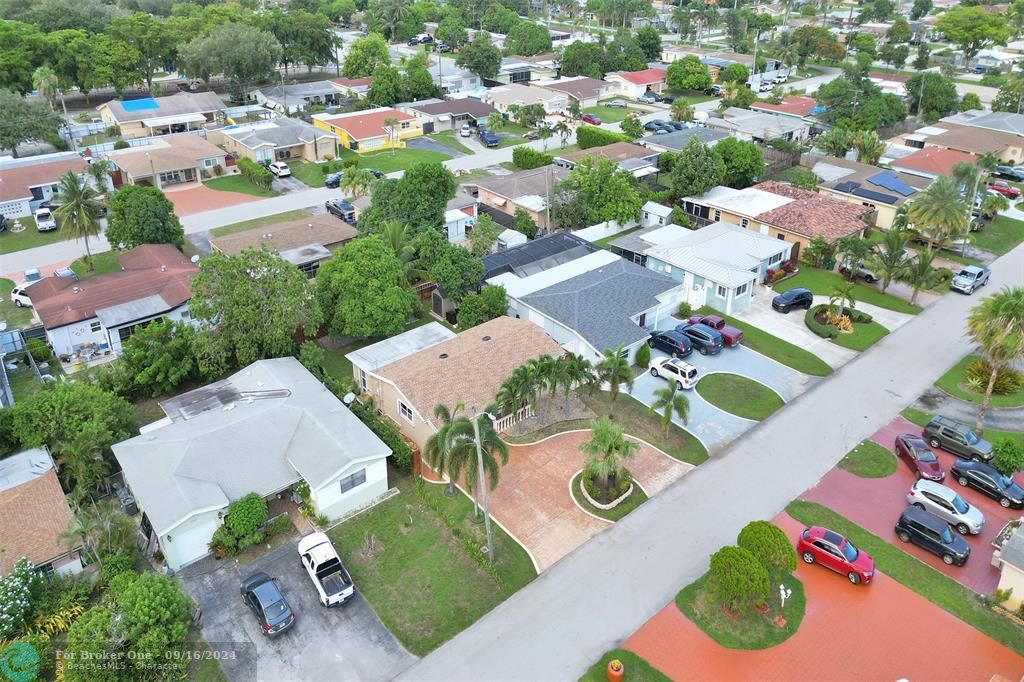 Active With Contract: $441,000 (2 beds, 2 baths, 1319 Square Feet)