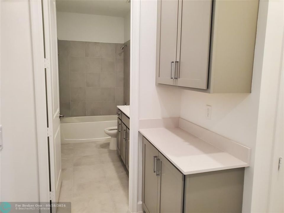 For Rent: $3,350 (3 beds, 2 baths, 1952 Square Feet)