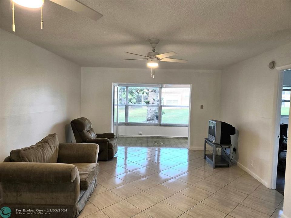 Active With Contract: $124,990 (2 beds, 2 baths, 990 Square Feet)