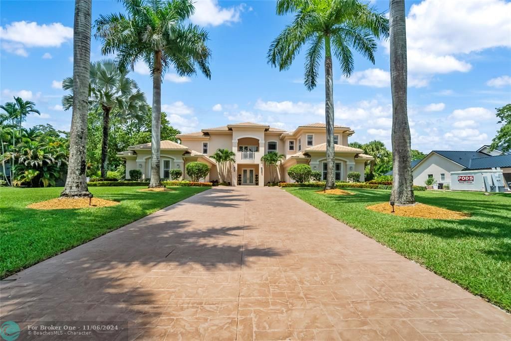 For Sale: $3,249,900 (7 beds, 7 baths, 7768 Square Feet)