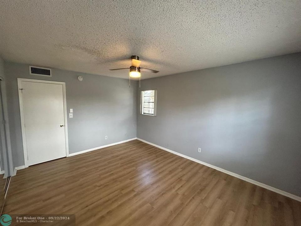 For Sale: $154,900 (2 beds, 1 baths, 850 Square Feet)