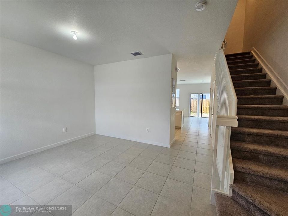 For Sale: $427,500 (3 beds, 2 baths, 1368 Square Feet)