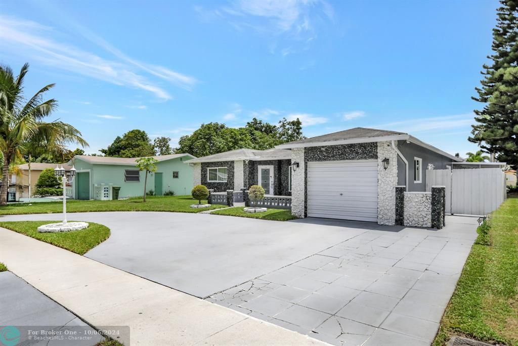 Active With Contract: $520,000 (3 beds, 2 baths, 1785 Square Feet)