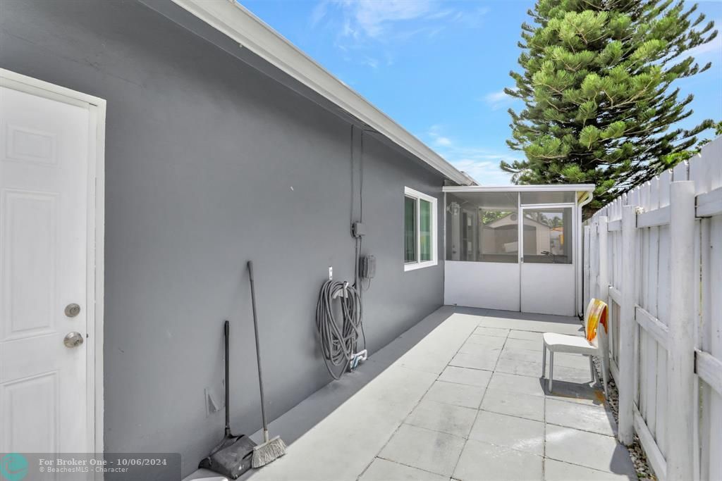 Active With Contract: $520,000 (3 beds, 2 baths, 1785 Square Feet)