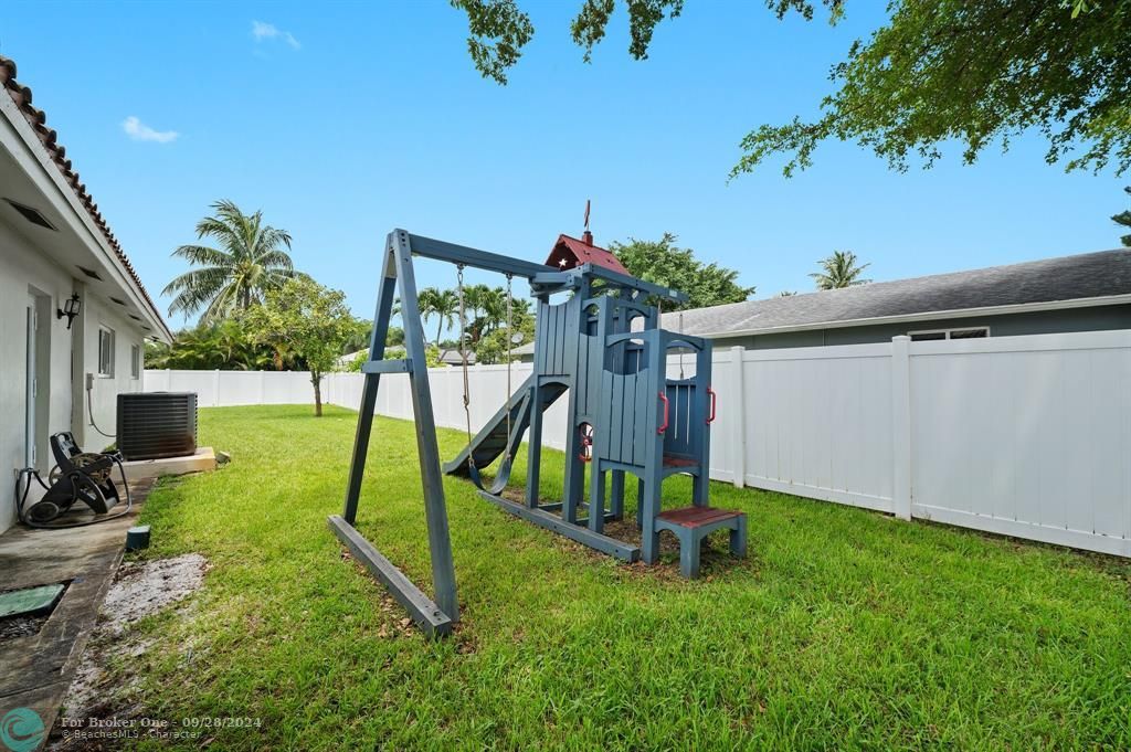 Active With Contract: $5,400 (4 beds, 2 baths, 2206 Square Feet)