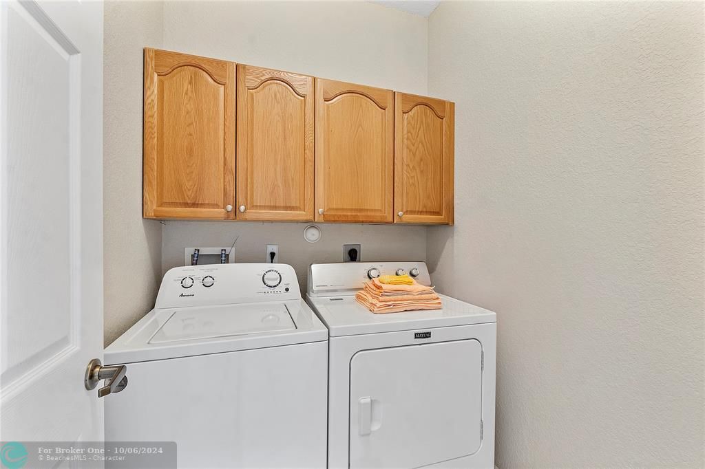 For Sale: $445,000 (3 beds, 2 baths, 1627 Square Feet)