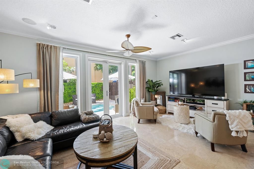 Active With Contract: $1,050,000 (3 beds, 3 baths, 2480 Square Feet)