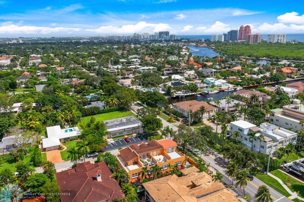 Active With Contract: $1,050,000 (3 beds, 3 baths, 2480 Square Feet)