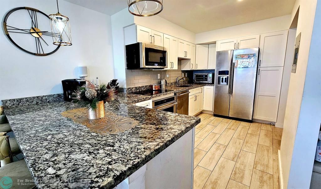 For Sale: $429,900 (2 beds, 2 baths, 1092 Square Feet)