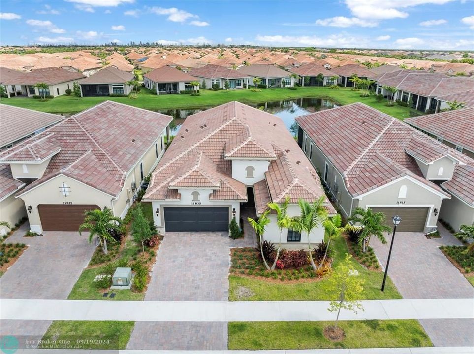 Active With Contract: $899,900 (3 beds, 3 baths, 2604 Square Feet)