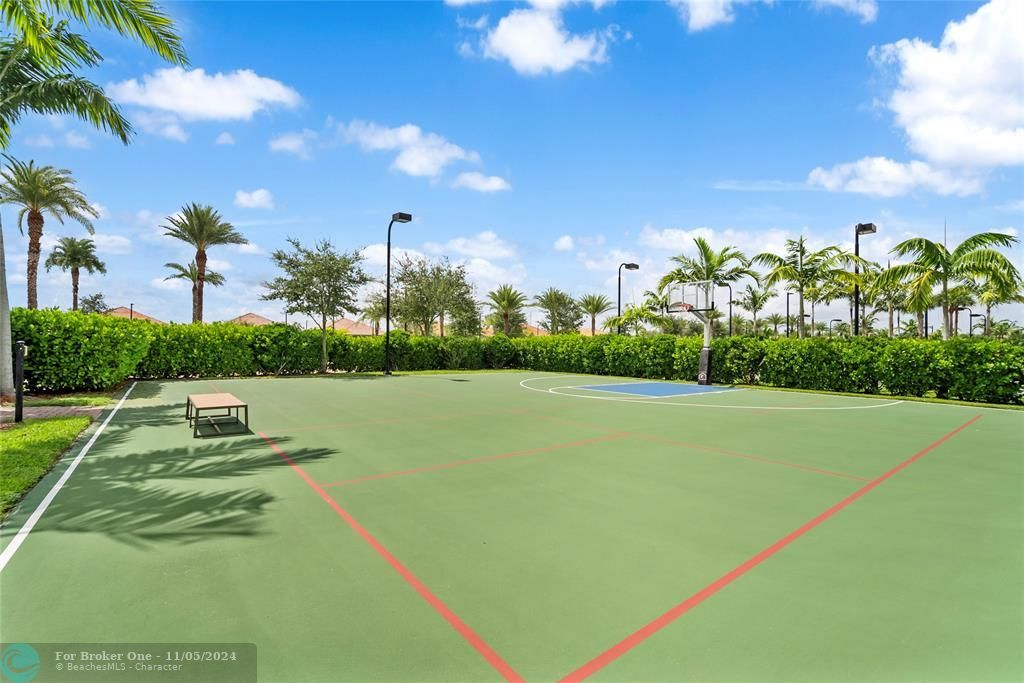 Active With Contract: $899,900 (3 beds, 3 baths, 2604 Square Feet)