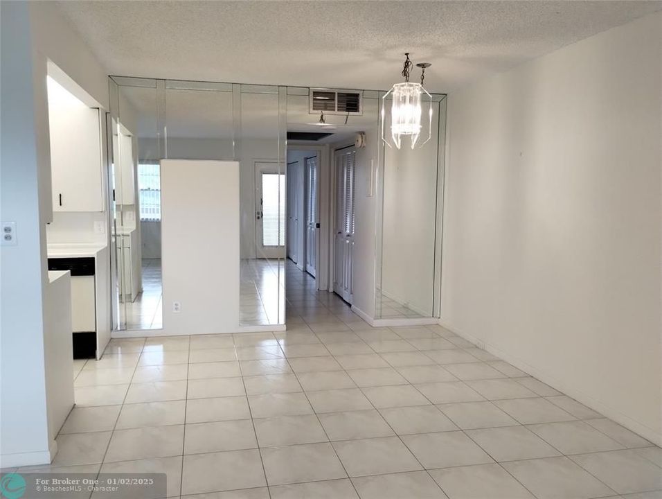 Active With Contract: $119,000 (1 beds, 1 baths, 811 Square Feet)