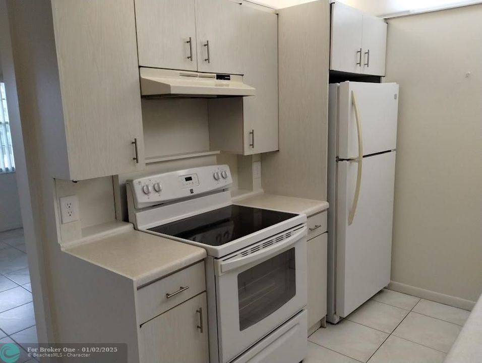 Active With Contract: $119,000 (1 beds, 1 baths, 811 Square Feet)