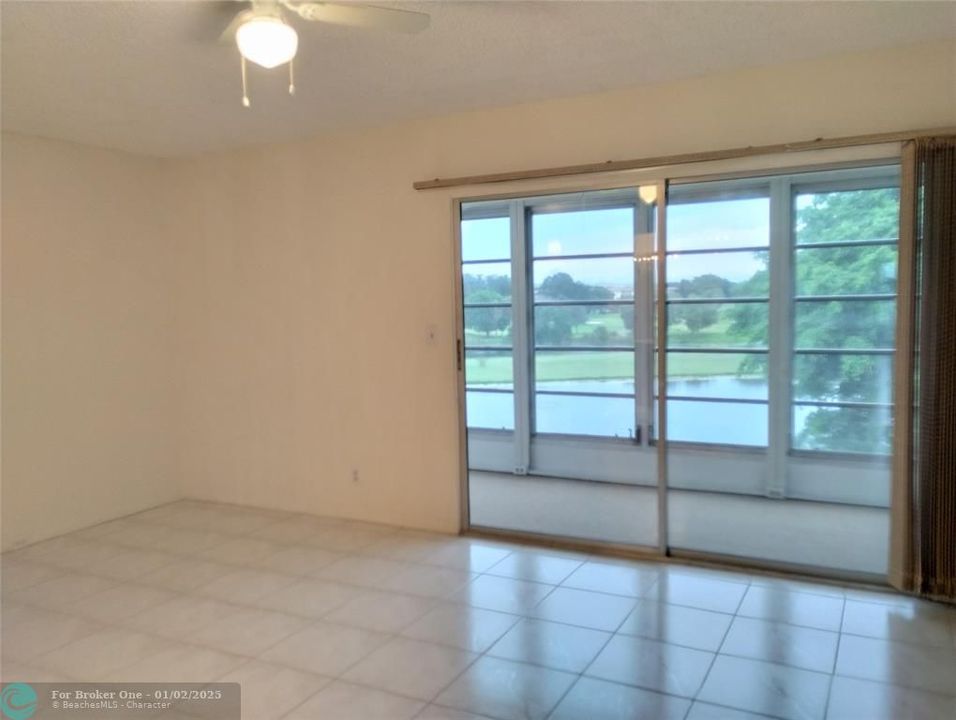 Active With Contract: $119,000 (1 beds, 1 baths, 811 Square Feet)