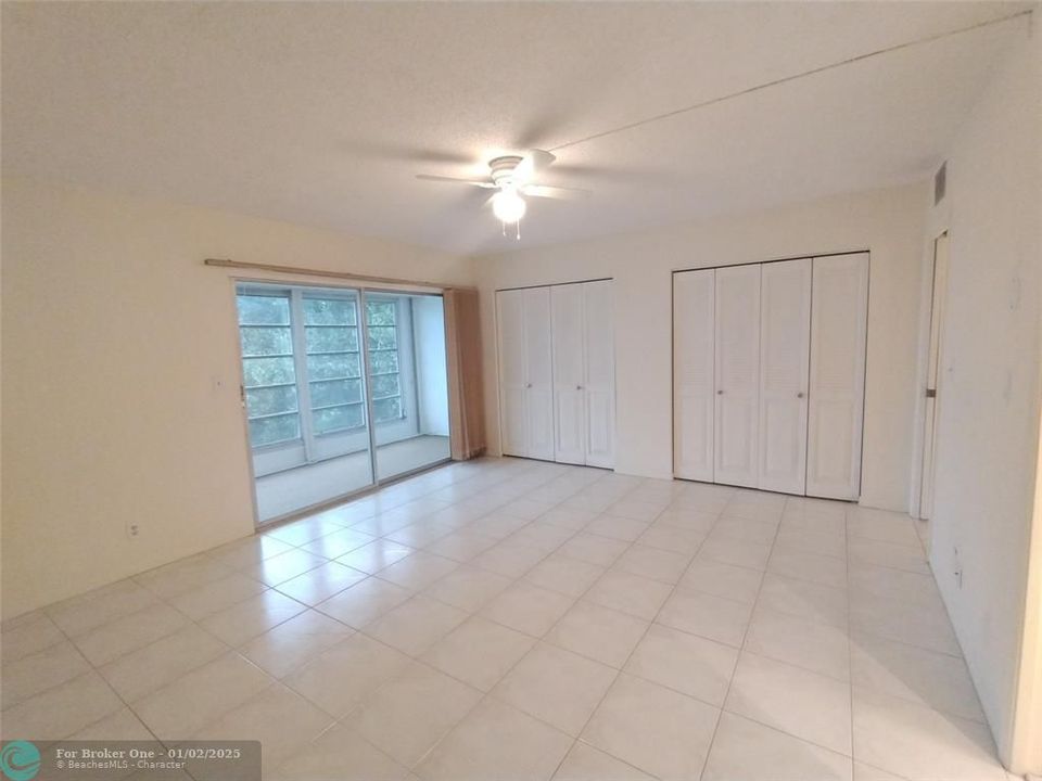 Active With Contract: $119,000 (1 beds, 1 baths, 811 Square Feet)