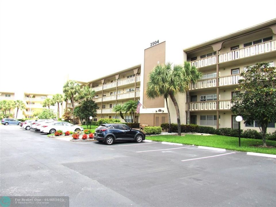 Active With Contract: $119,000 (1 beds, 1 baths, 811 Square Feet)