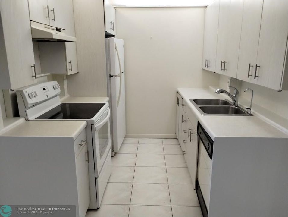 Active With Contract: $119,000 (1 beds, 1 baths, 811 Square Feet)