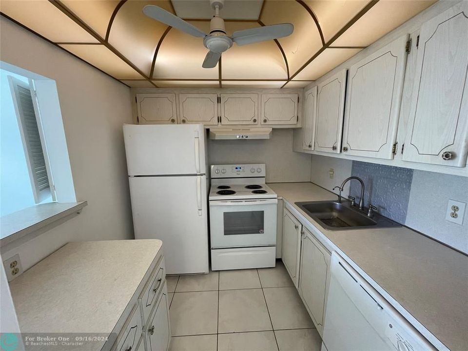 Recently Rented: $1,400 (1 beds, 1 baths, 700 Square Feet)