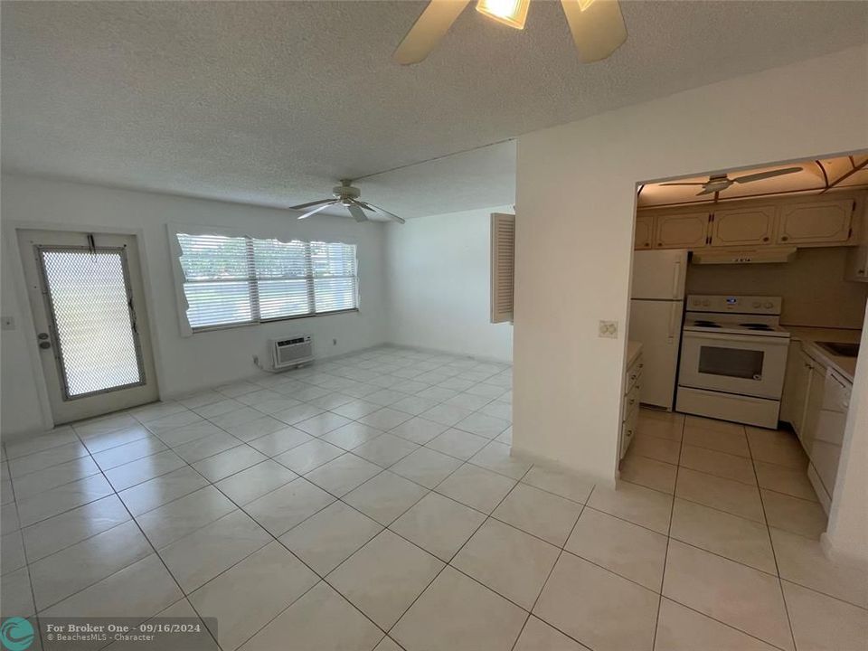 Recently Rented: $1,400 (1 beds, 1 baths, 700 Square Feet)