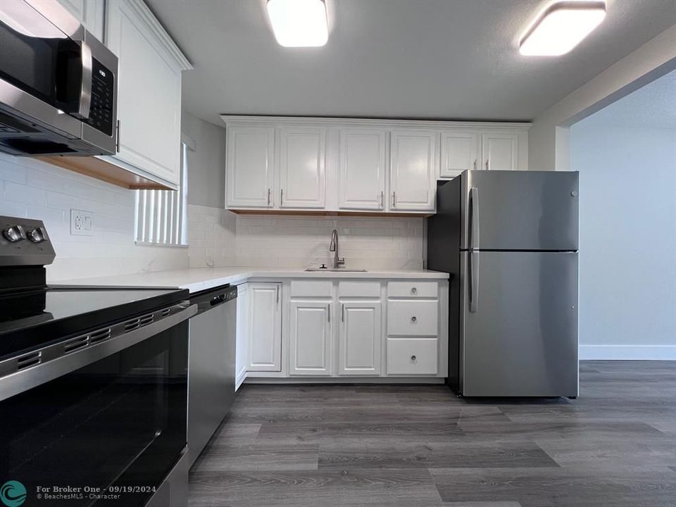 For Sale: $129,950 (1 beds, 1 baths, 800 Square Feet)