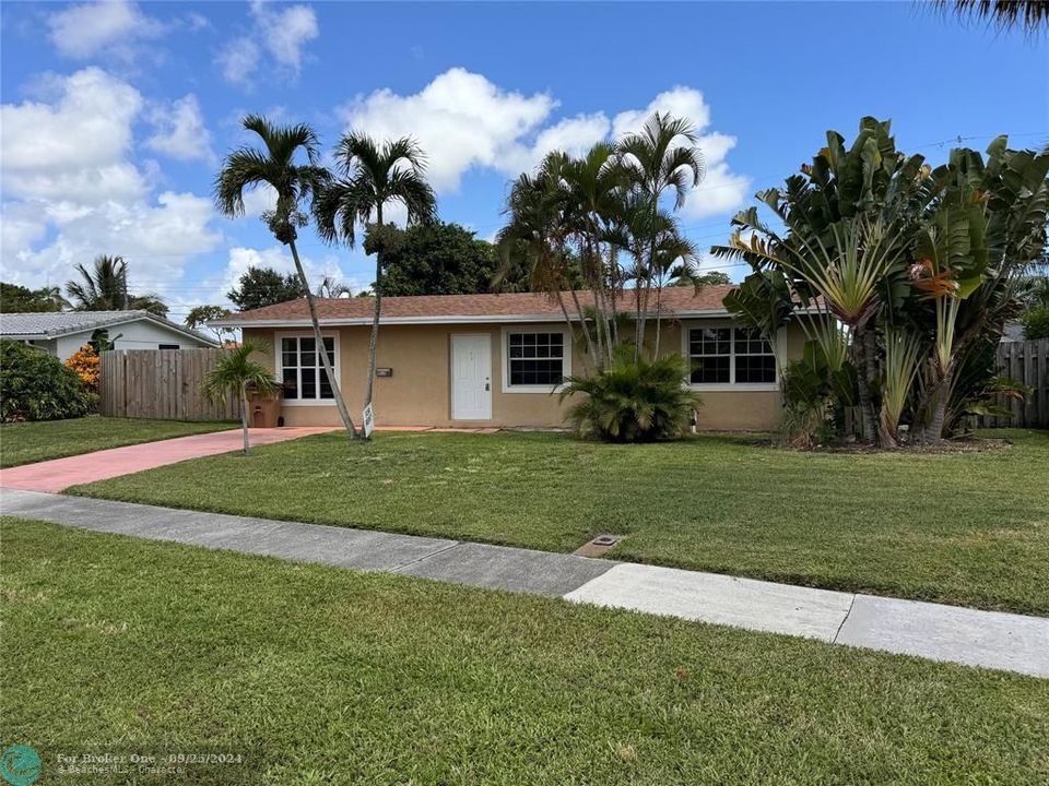 Active With Contract: $2,990 (3 beds, 2 baths, 1150 Square Feet)