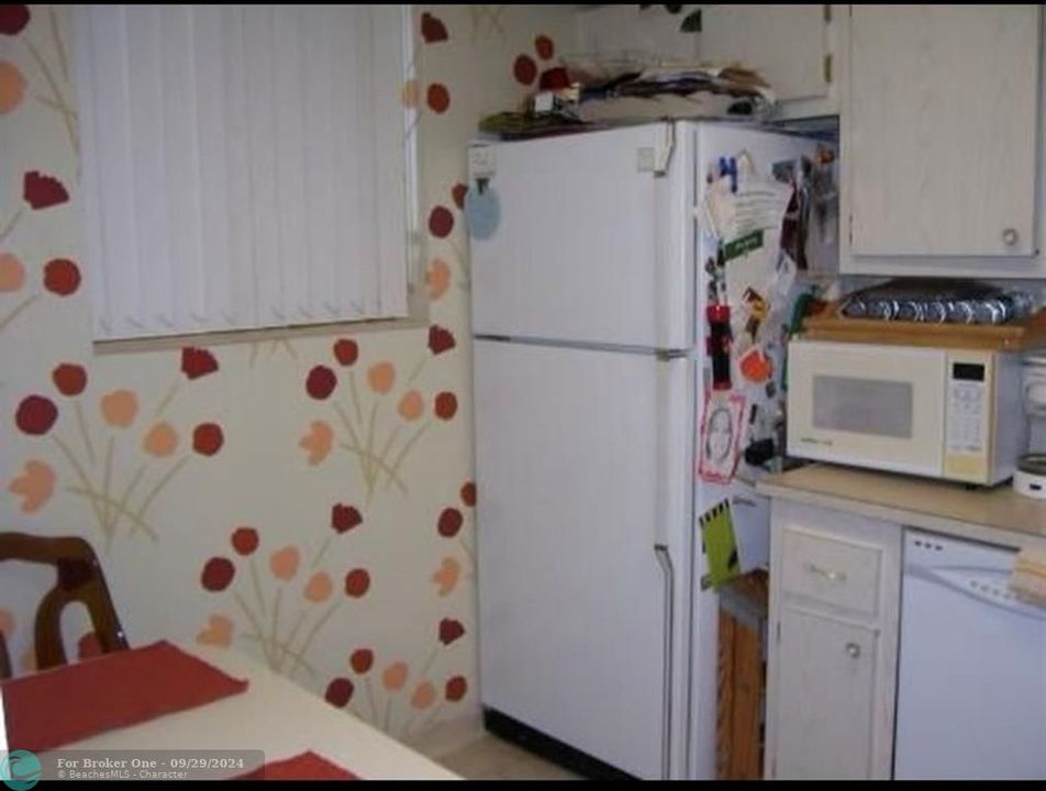 For Sale: $185,000 (2 beds, 2 baths, 1050 Square Feet)