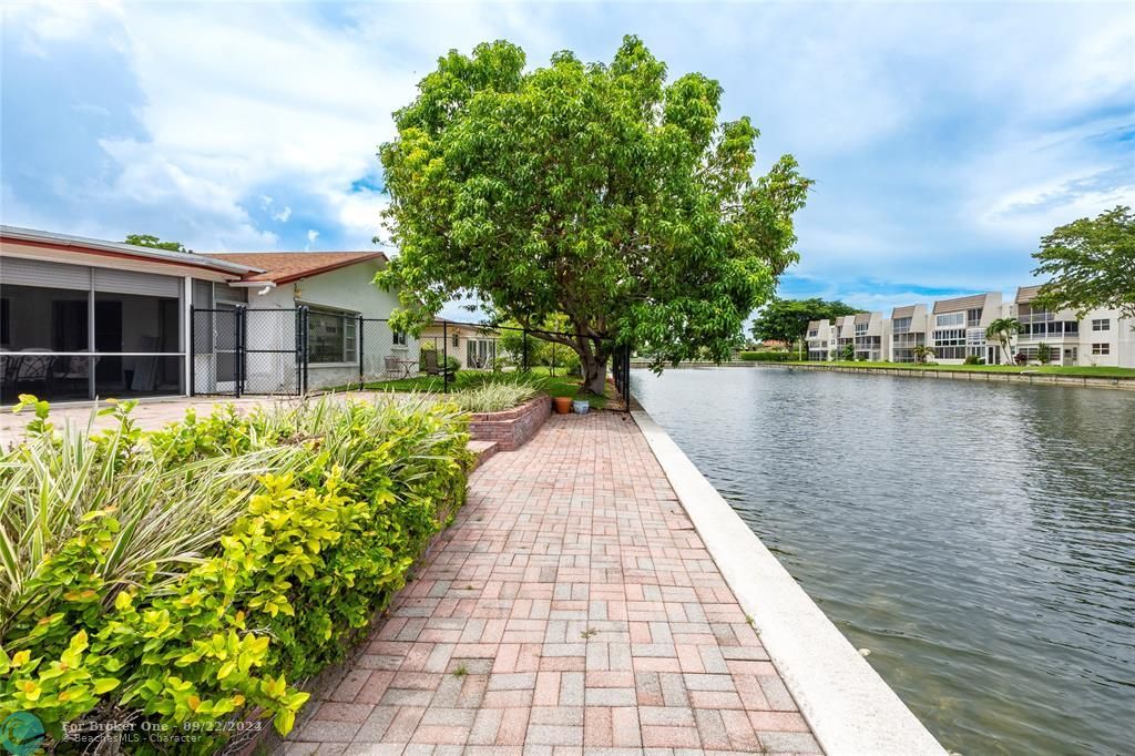 For Sale: $490,000 (3 beds, 2 baths, 1546 Square Feet)