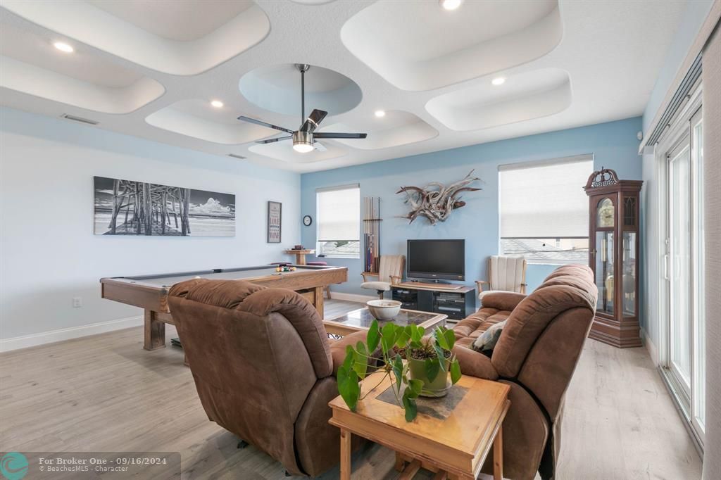 Active With Contract: $1,250,000 (5 beds, 4 baths, 3804 Square Feet)