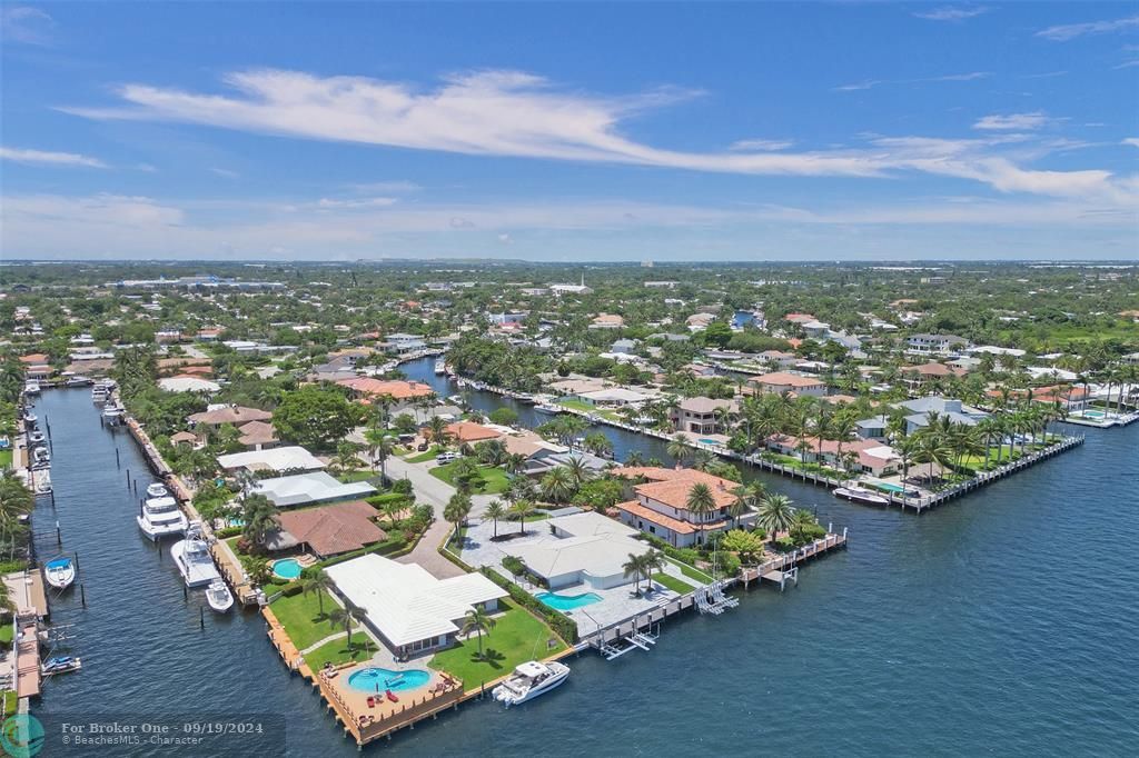 For Sale: $4,100,000 (3 beds, 2 baths, 2018 Square Feet)