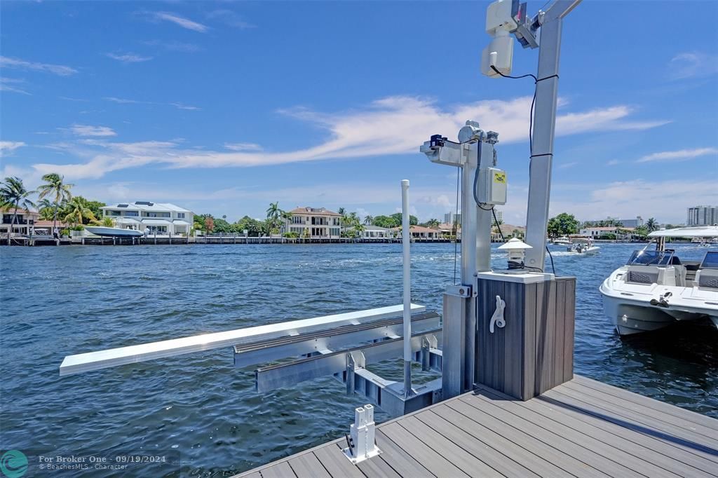 For Sale: $4,100,000 (3 beds, 2 baths, 2018 Square Feet)