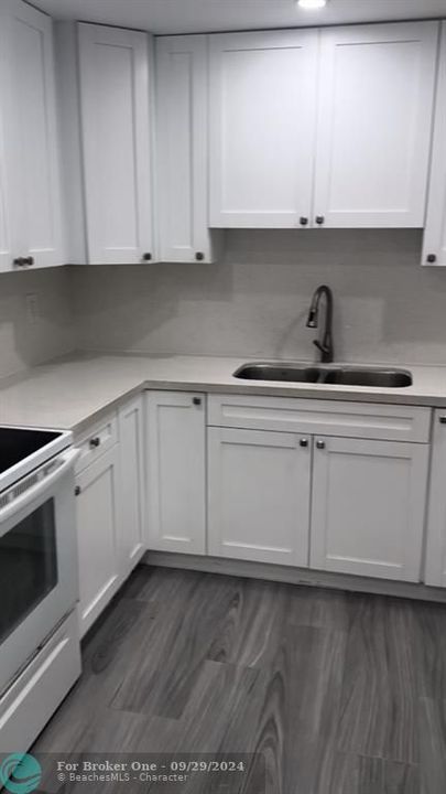 Active With Contract: $1,850 (1 beds, 1 baths, 870 Square Feet)