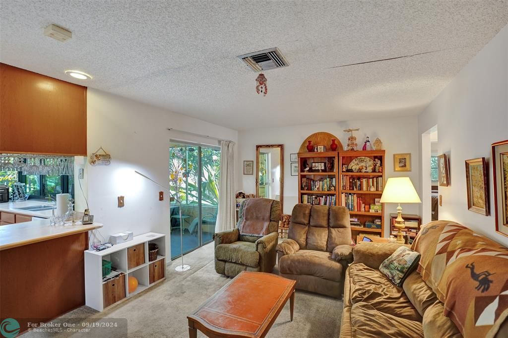 Active With Contract: $1,650,000 (4 beds, 2 baths, 1977 Square Feet)