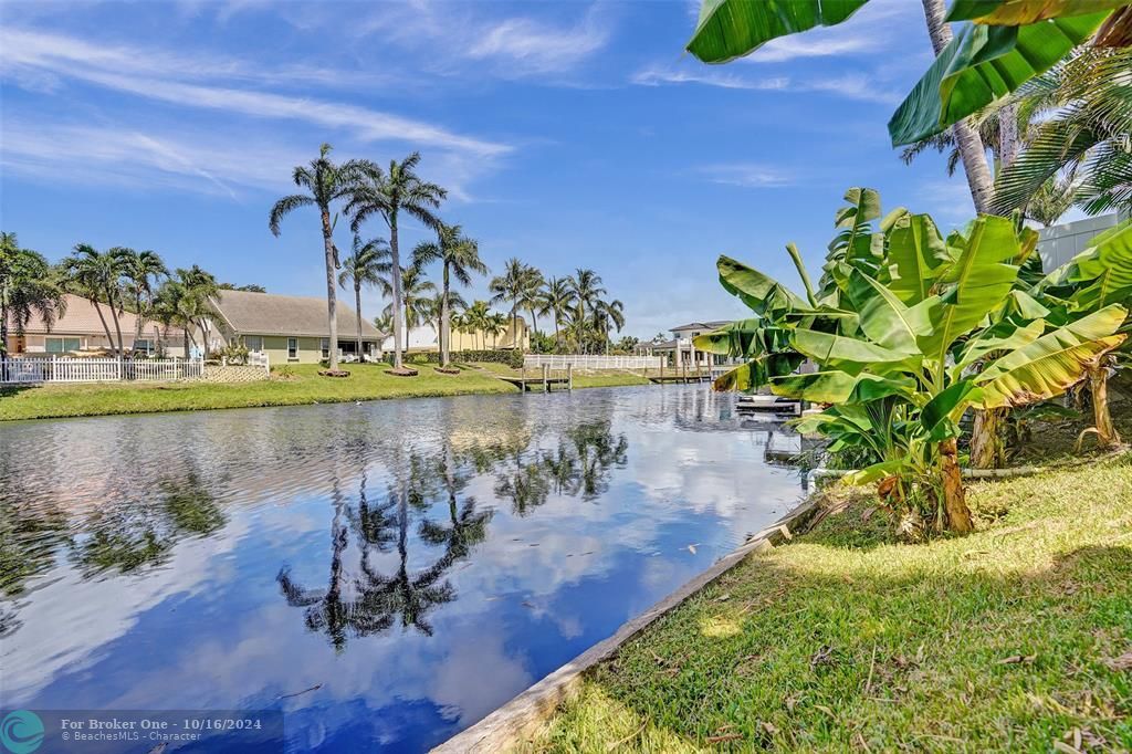 Active With Contract: $1,650,000 (4 beds, 2 baths, 1977 Square Feet)