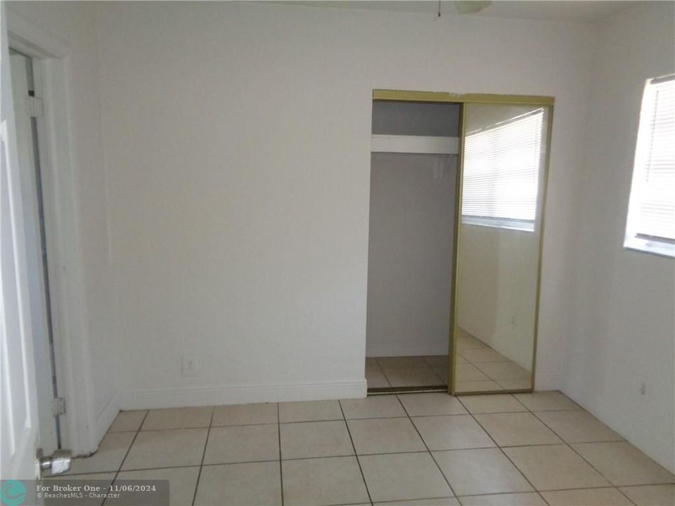 For Sale: $1,450 (1 beds, 1 baths, 1139 Square Feet)