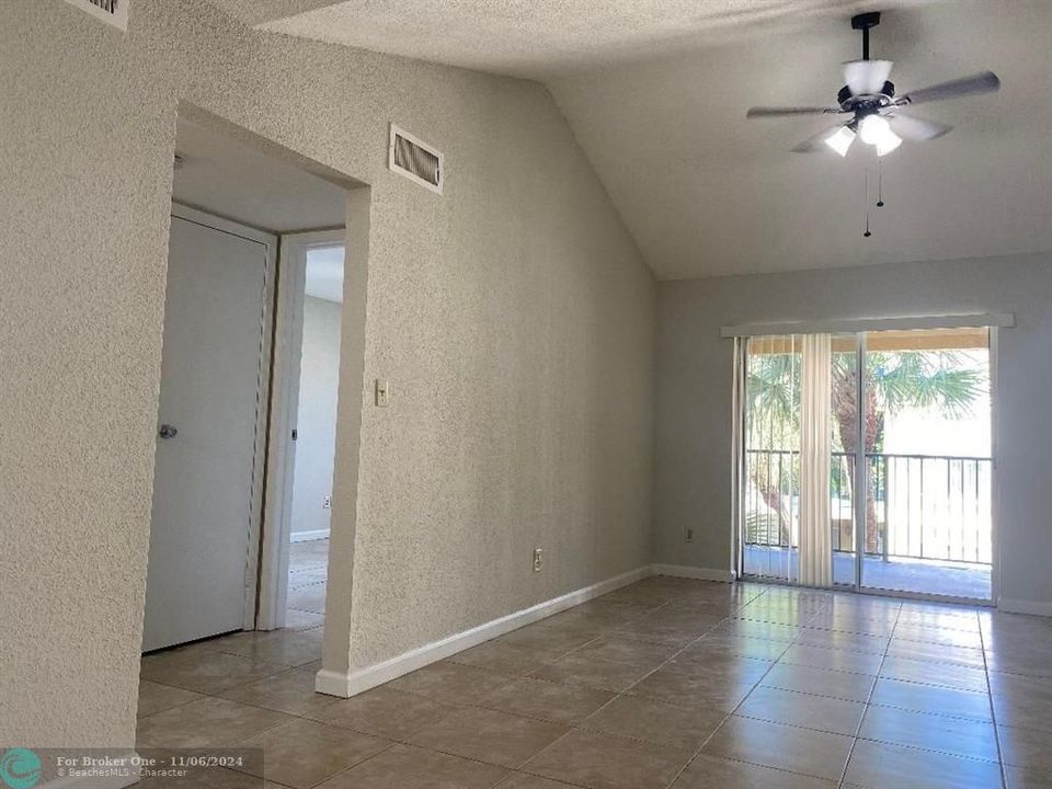 Active With Contract: $194,000 (1 beds, 1 baths, 780 Square Feet)