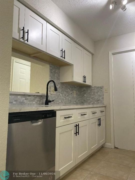 Active With Contract: $194,000 (1 beds, 1 baths, 780 Square Feet)