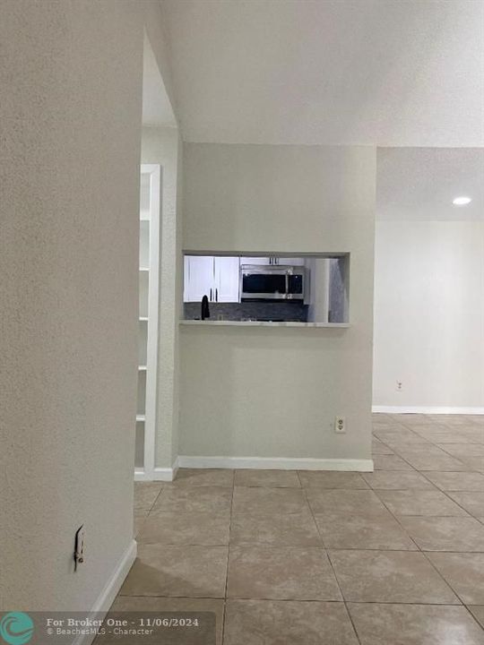 Active With Contract: $194,000 (1 beds, 1 baths, 780 Square Feet)