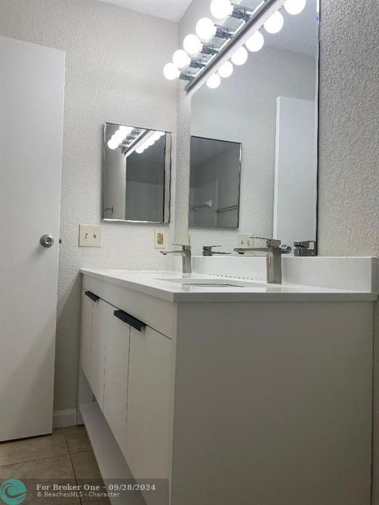 Active With Contract: $194,000 (1 beds, 1 baths, 780 Square Feet)