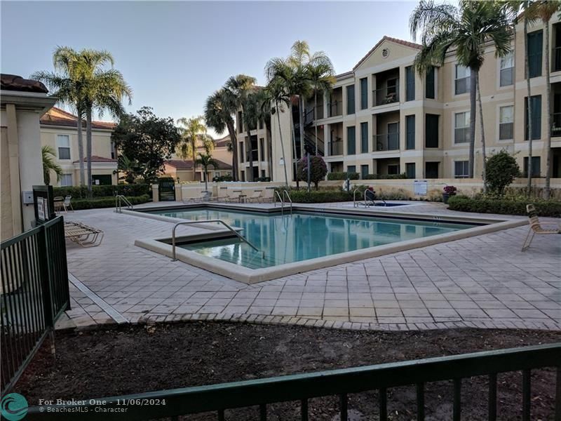 Active With Contract: $194,000 (1 beds, 1 baths, 780 Square Feet)