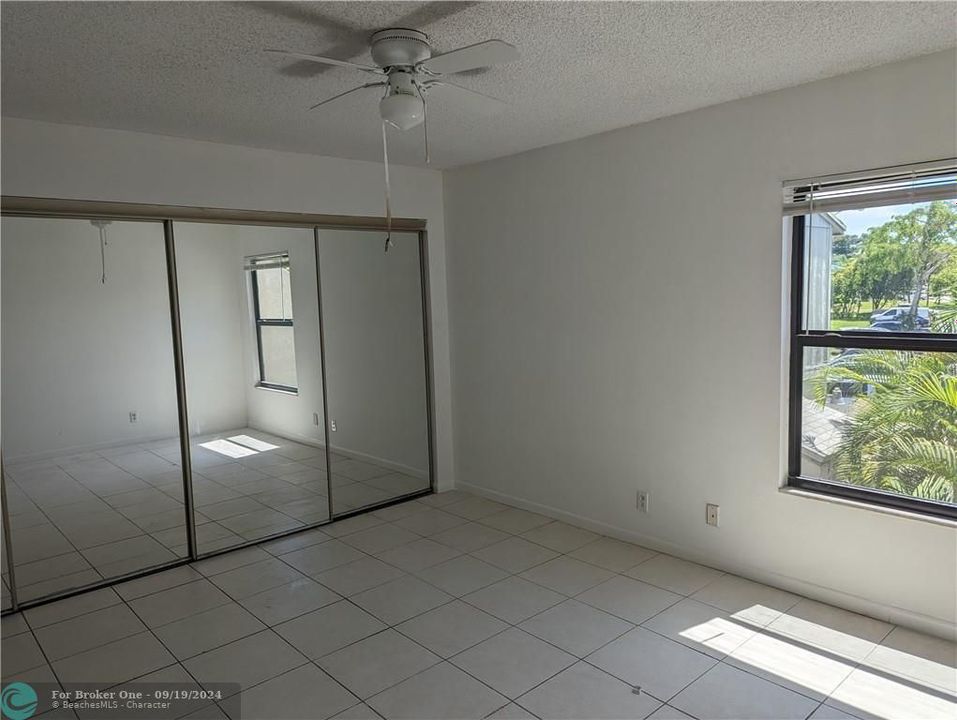 For Rent: $1,800 (2 beds, 1 baths, 953 Square Feet)