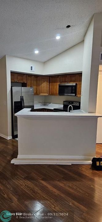 Active With Contract: $2,200 (2 beds, 2 baths, 1027 Square Feet)