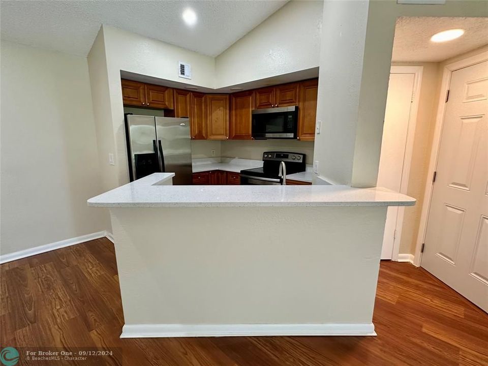 Active With Contract: $2,200 (2 beds, 2 baths, 1027 Square Feet)