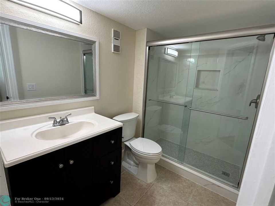 Active With Contract: $2,200 (2 beds, 2 baths, 1027 Square Feet)