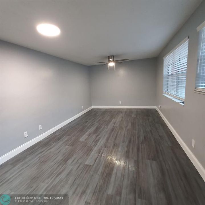 Active With Contract: $1,795 (1 beds, 1 baths, 800 Square Feet)