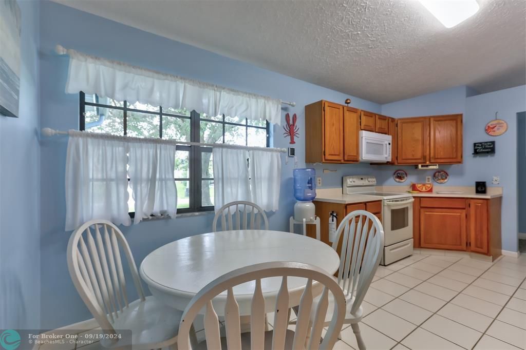 Active With Contract: $335,000 (3 beds, 2 baths, 1222 Square Feet)