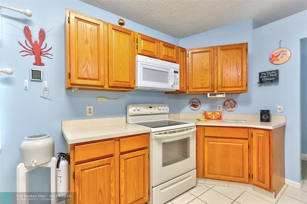 Active With Contract: $335,000 (3 beds, 2 baths, 1222 Square Feet)