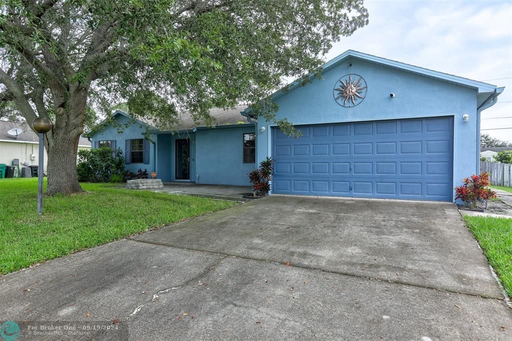 Active With Contract: $335,000 (3 beds, 2 baths, 1222 Square Feet)